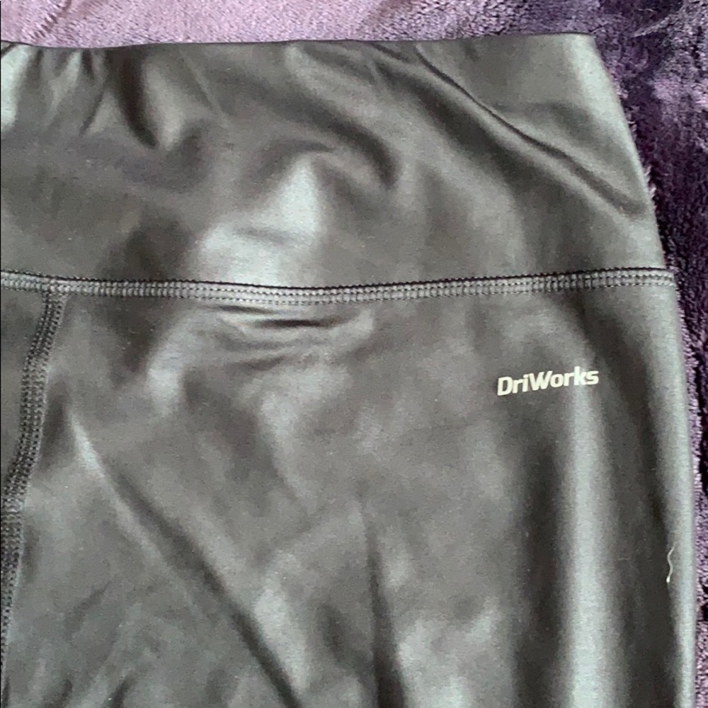 Shinny black athletic leggings